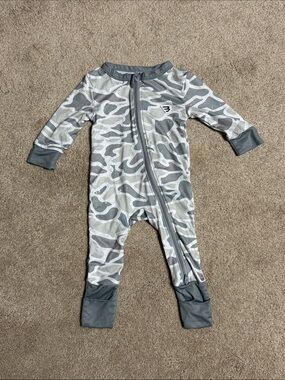 BURLEBO White Camo Zip Front Footie